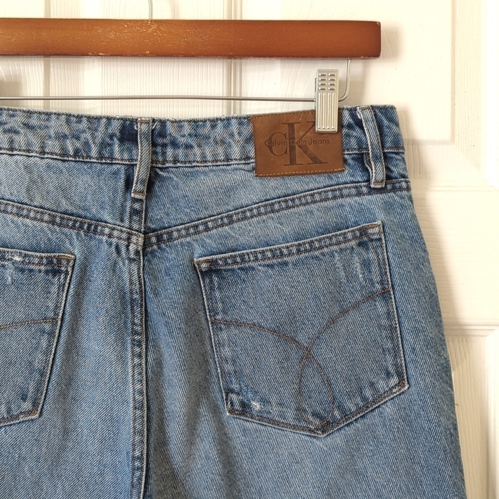 Calvin Klein Jeans Retro Medium Wash High Rise Distressed Straight Leg Jeans 30 - Picture 14 of 16